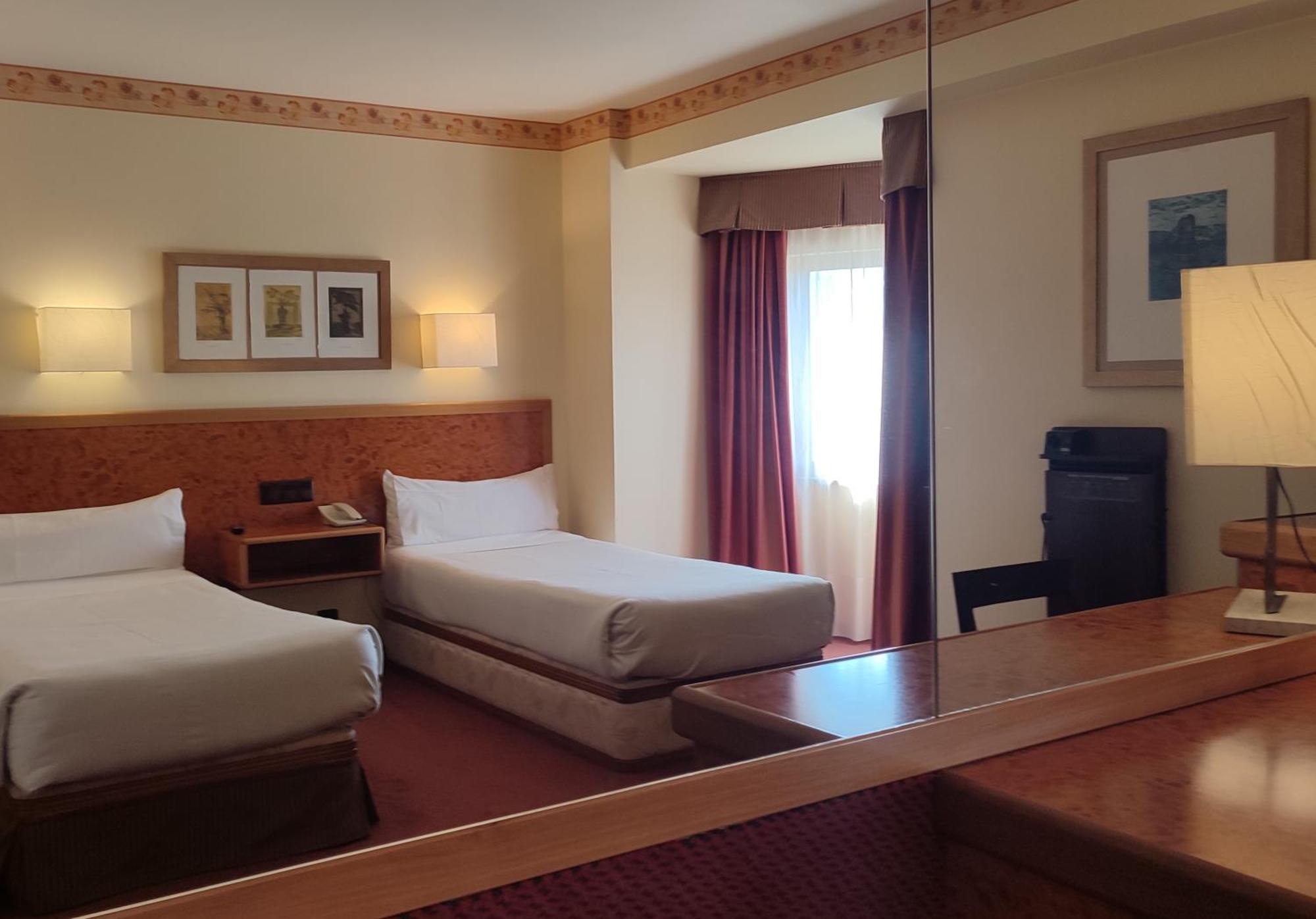Hotel Sercotel Cuatro Postes Avila Exterior photo