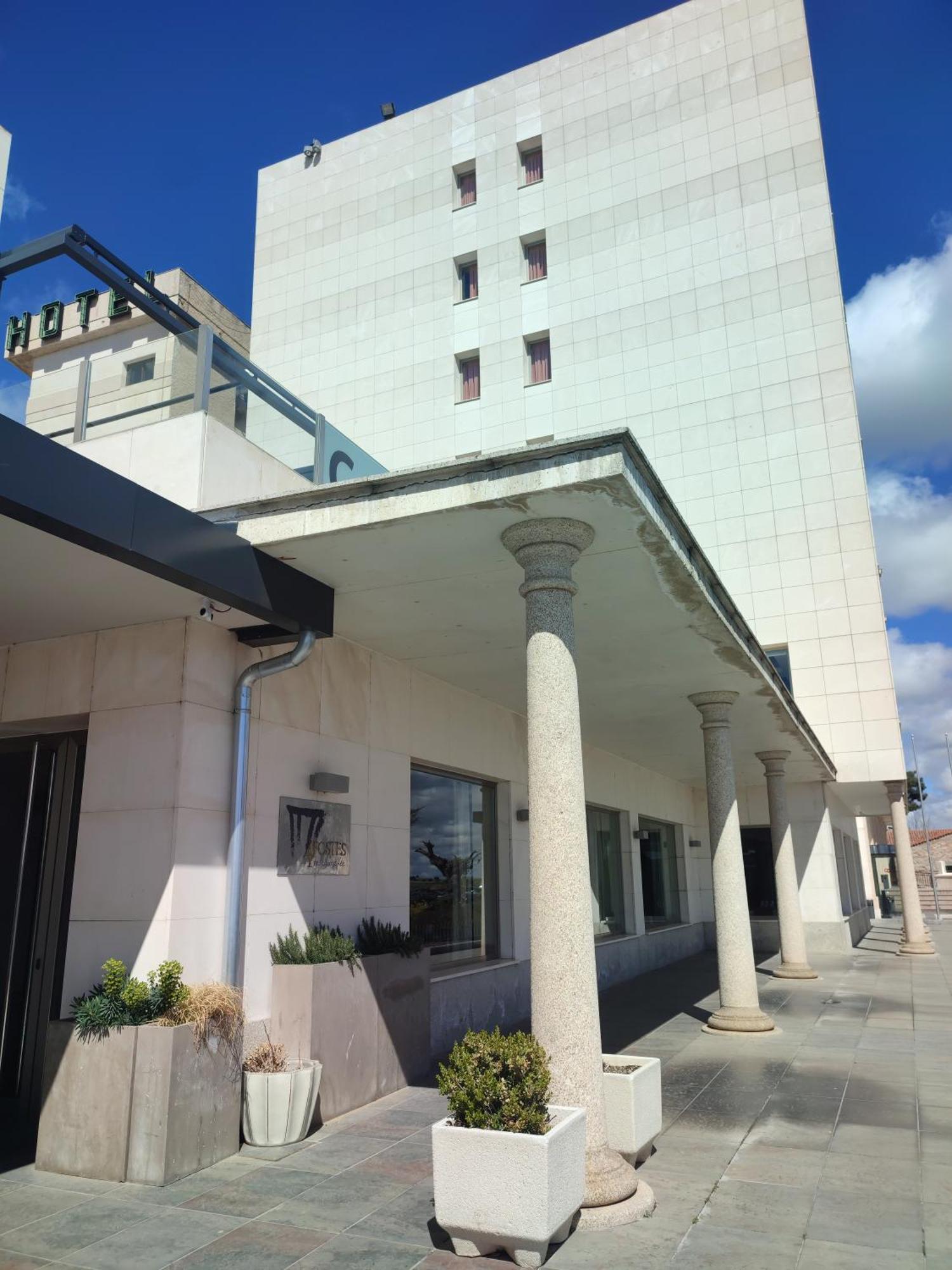 Hotel Sercotel Cuatro Postes Avila Exterior photo