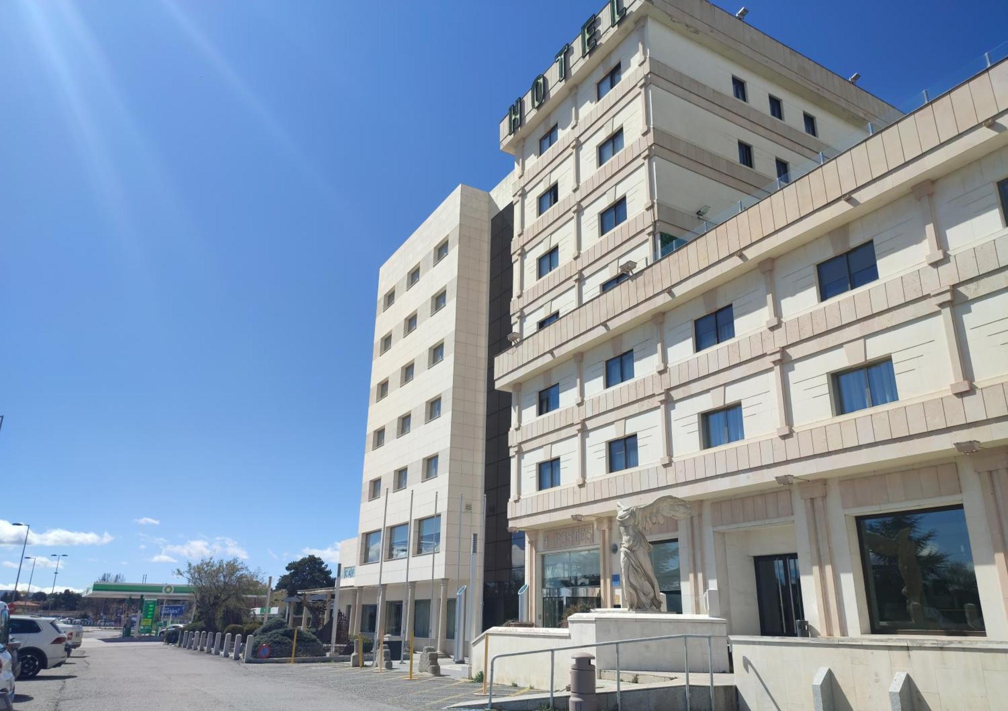 Hotel Sercotel Cuatro Postes Avila Exterior photo