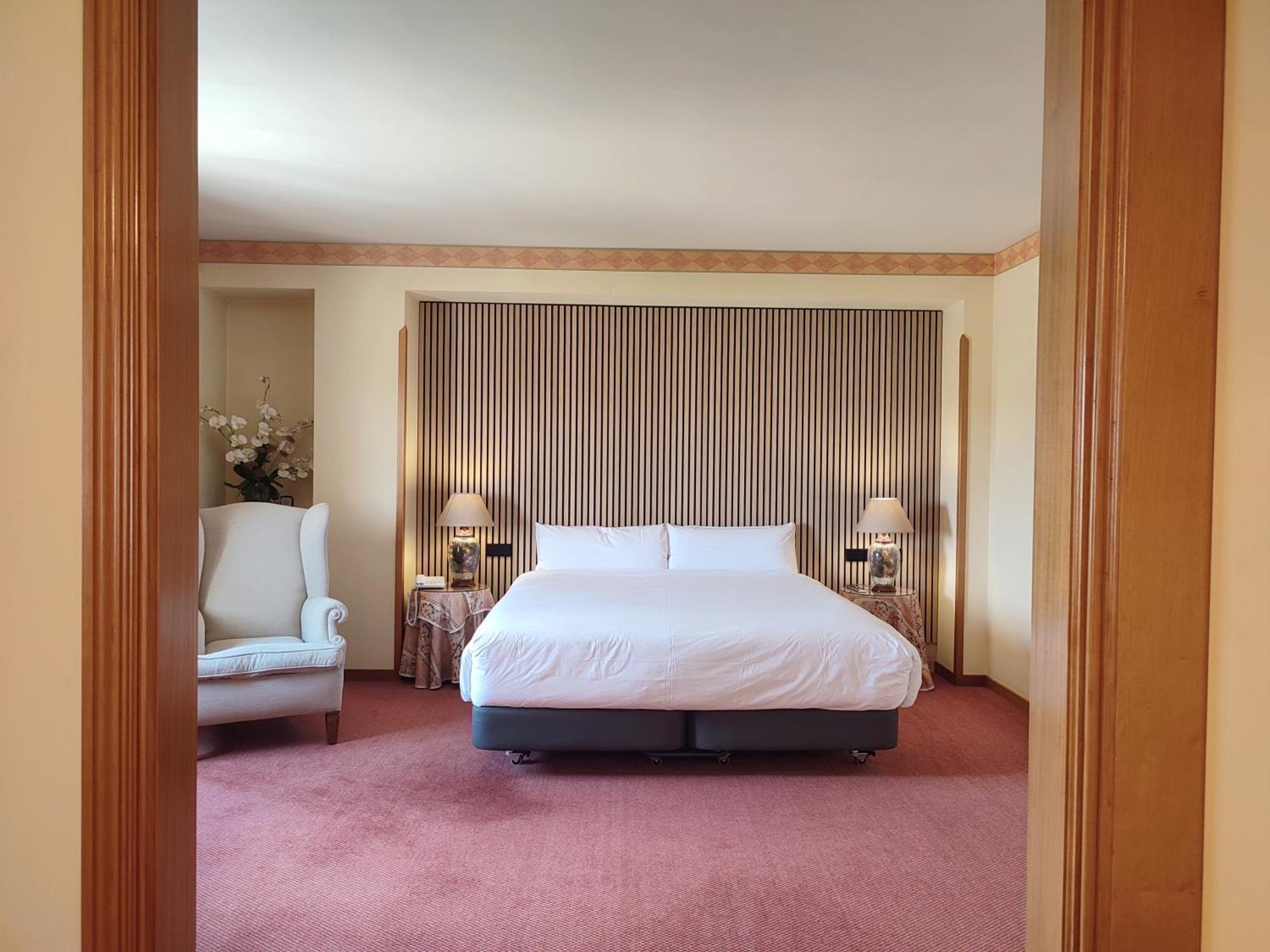 Hotel Sercotel Cuatro Postes Avila Exterior photo