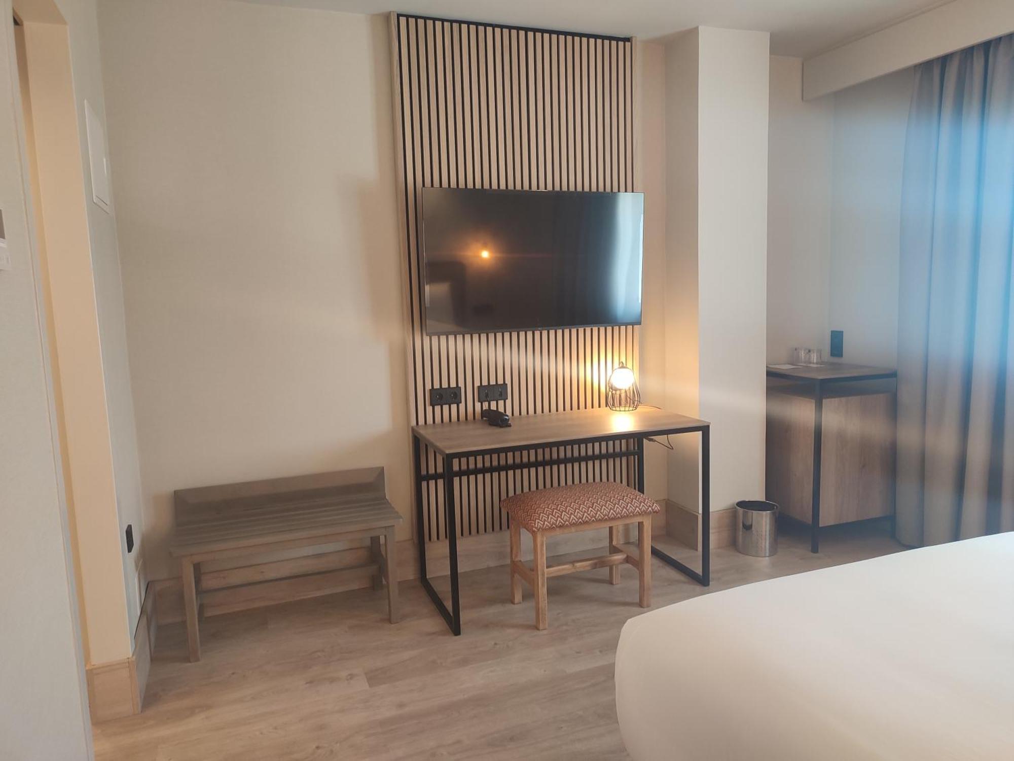 Hotel Sercotel Cuatro Postes Avila Exterior photo