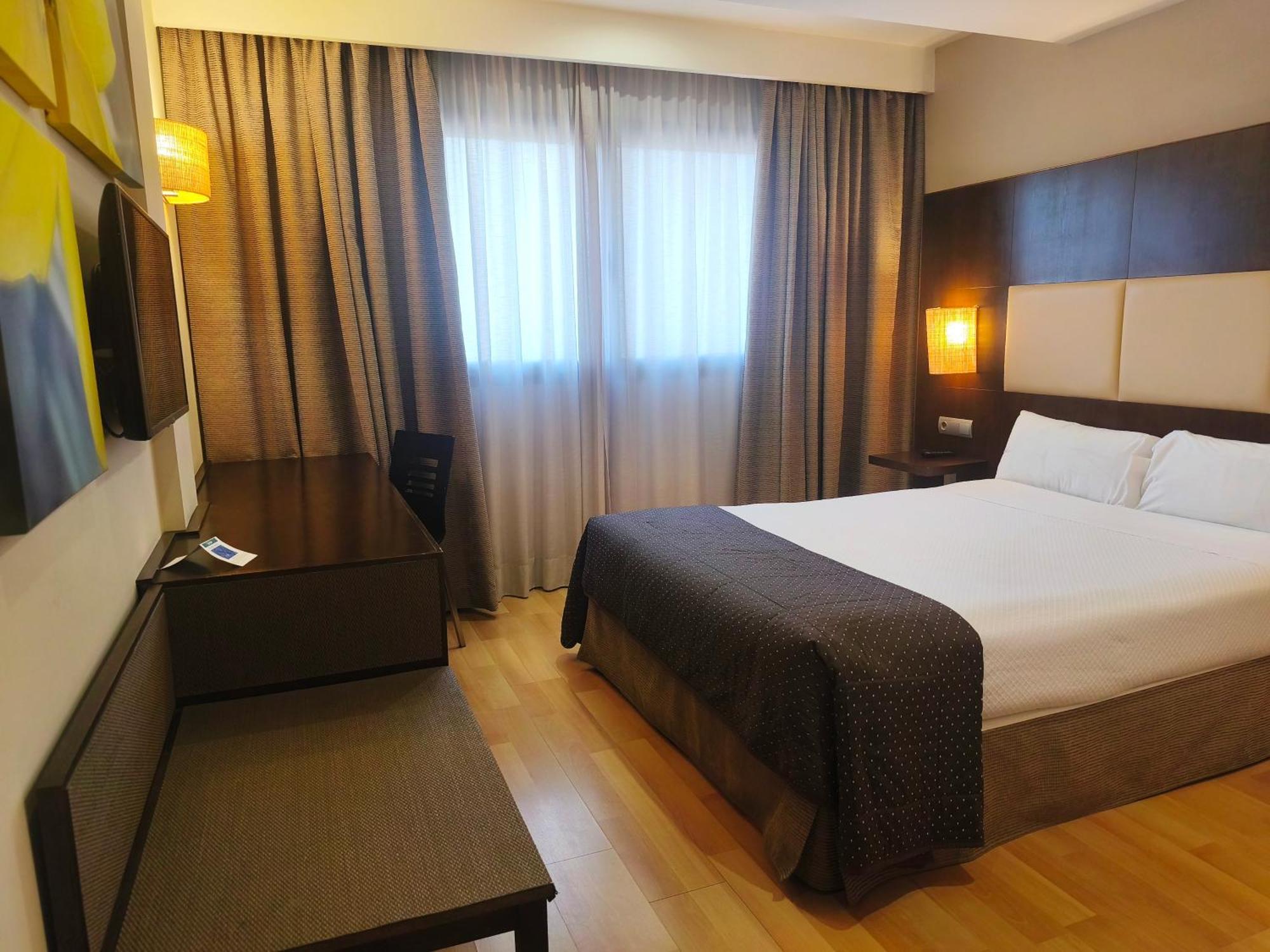 Hotel Sercotel Cuatro Postes Avila Exterior photo