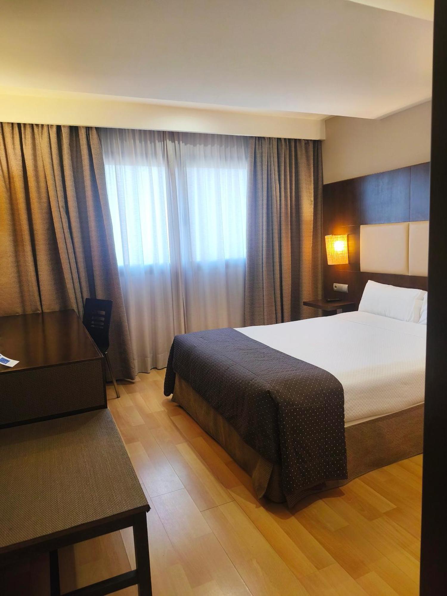 Hotel Sercotel Cuatro Postes Avila Exterior photo